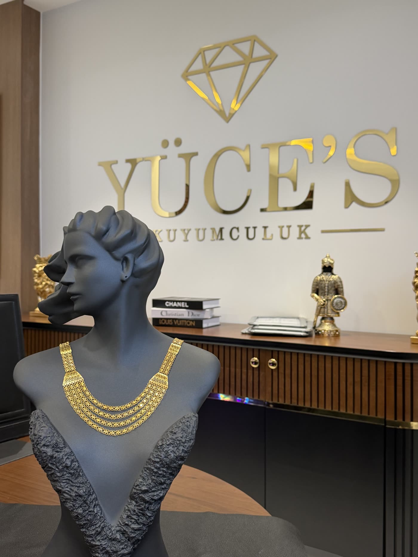 Yüce's Kuyumculuk vitrin